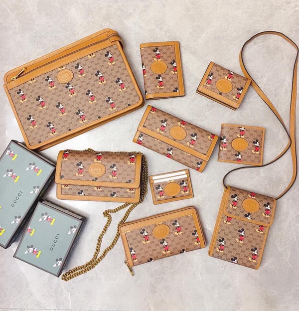 グッチ財布 レプリカ着用イメージ
